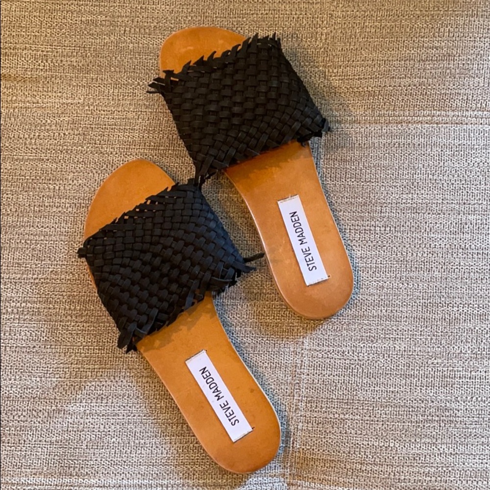 NWOT Steve Madden black sandal